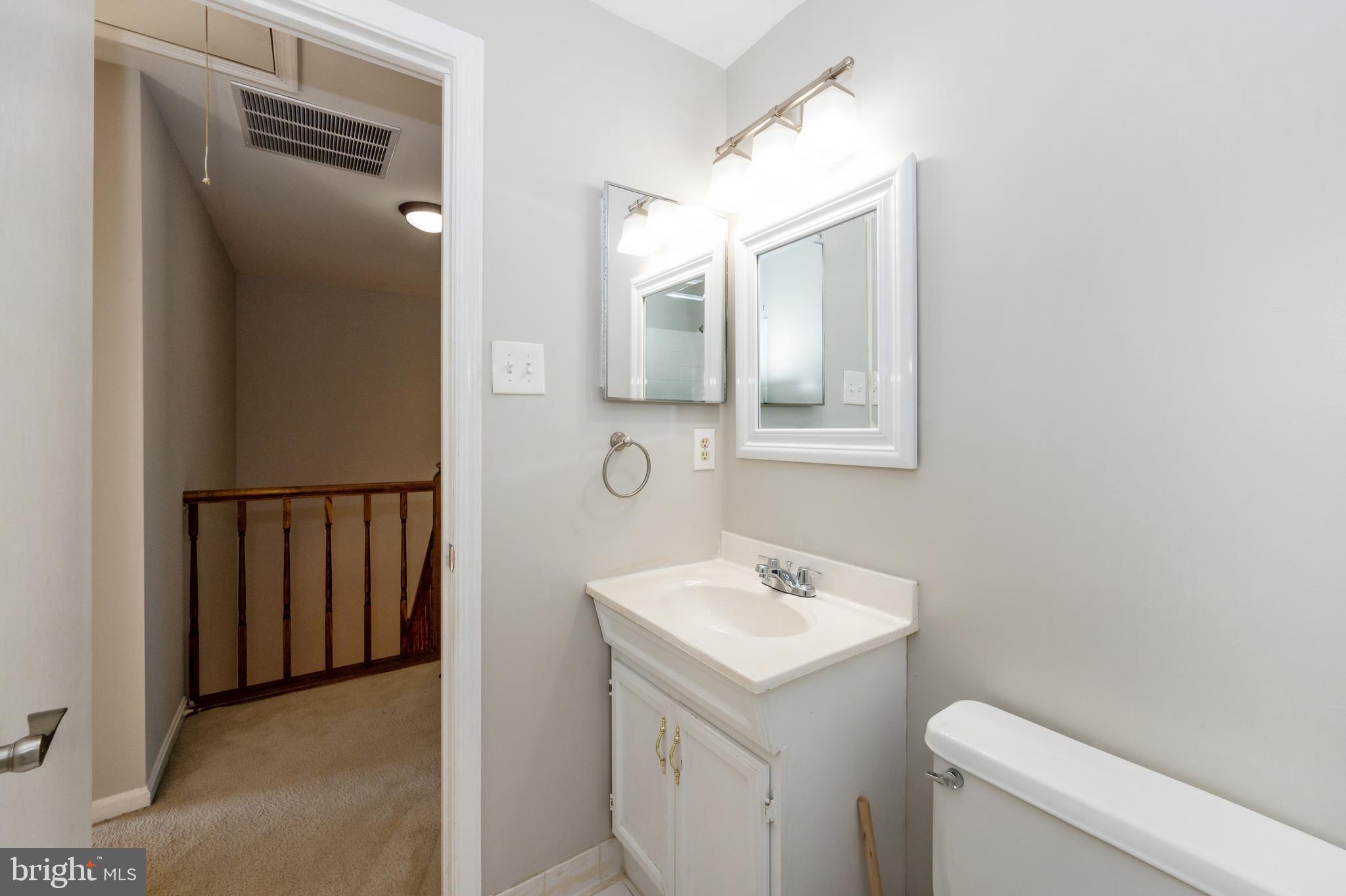 7402 MEADOWLEIGH WAY