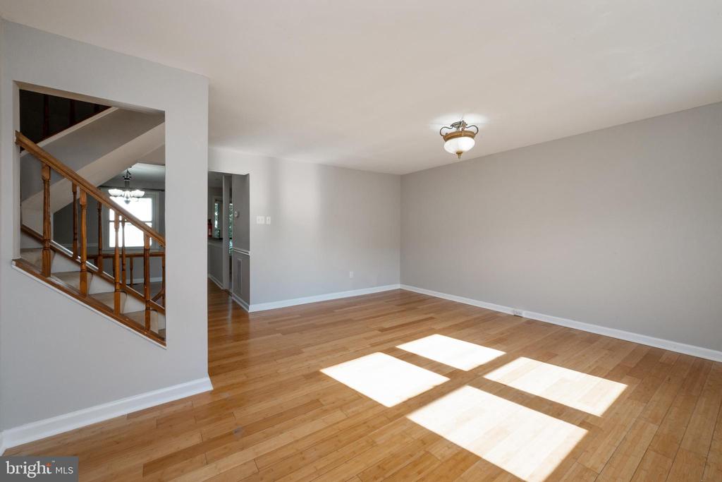 7402 MEADOWLEIGH WAY
