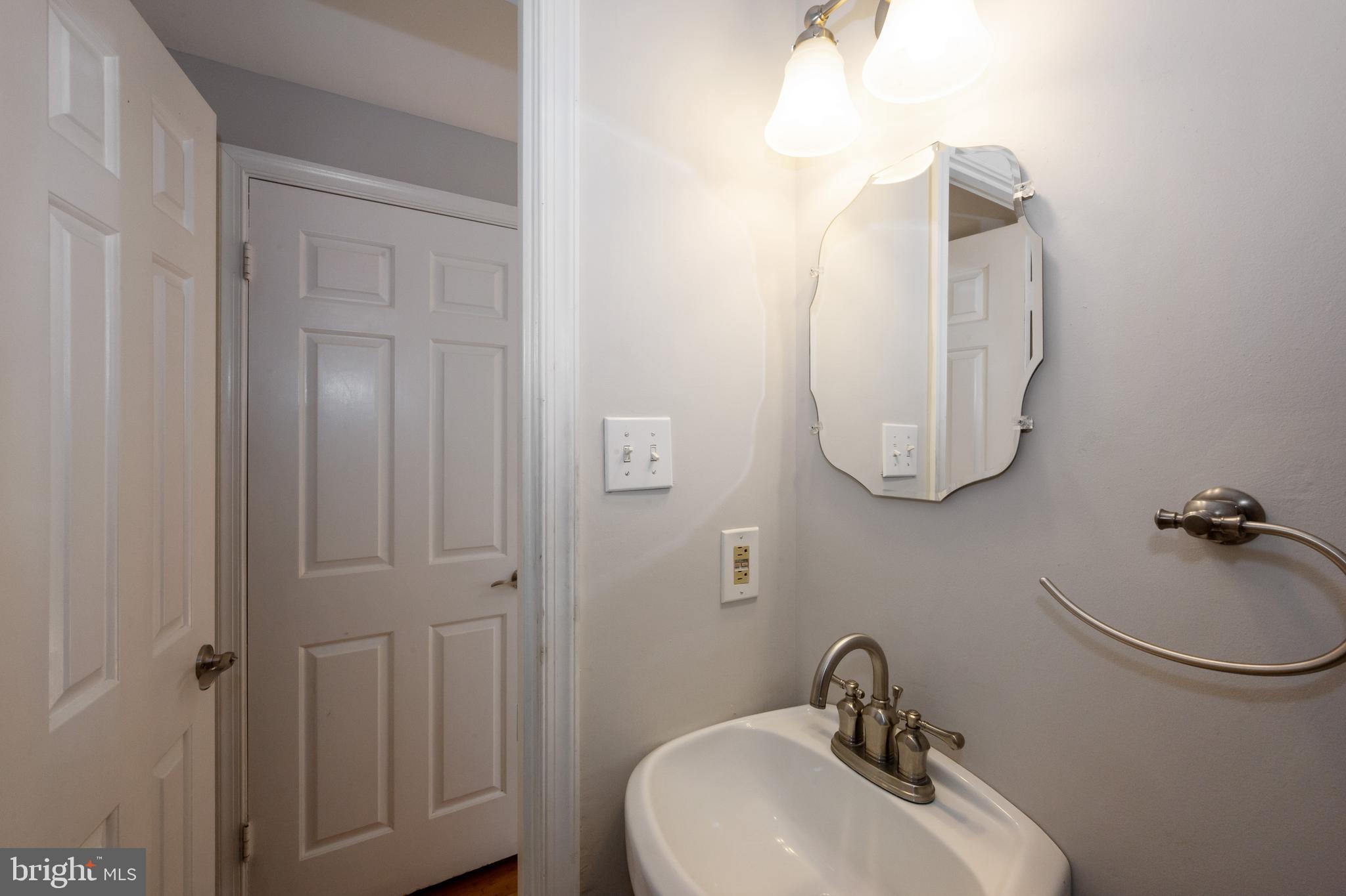 7402 MEADOWLEIGH WAY