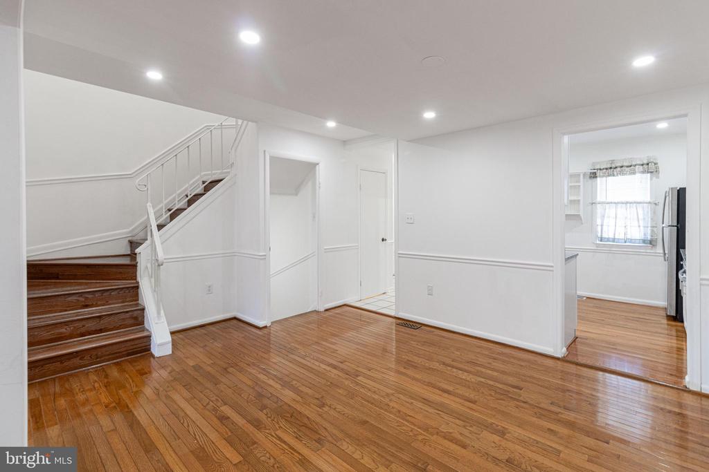 7422 RHONDDA DRIVE