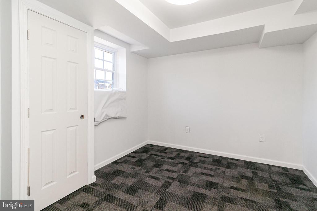 7422 RHONDDA DRIVE
