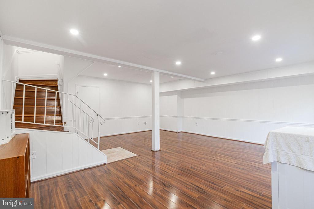 7422 RHONDDA DRIVE