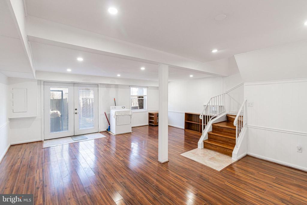 7422 RHONDDA DRIVE