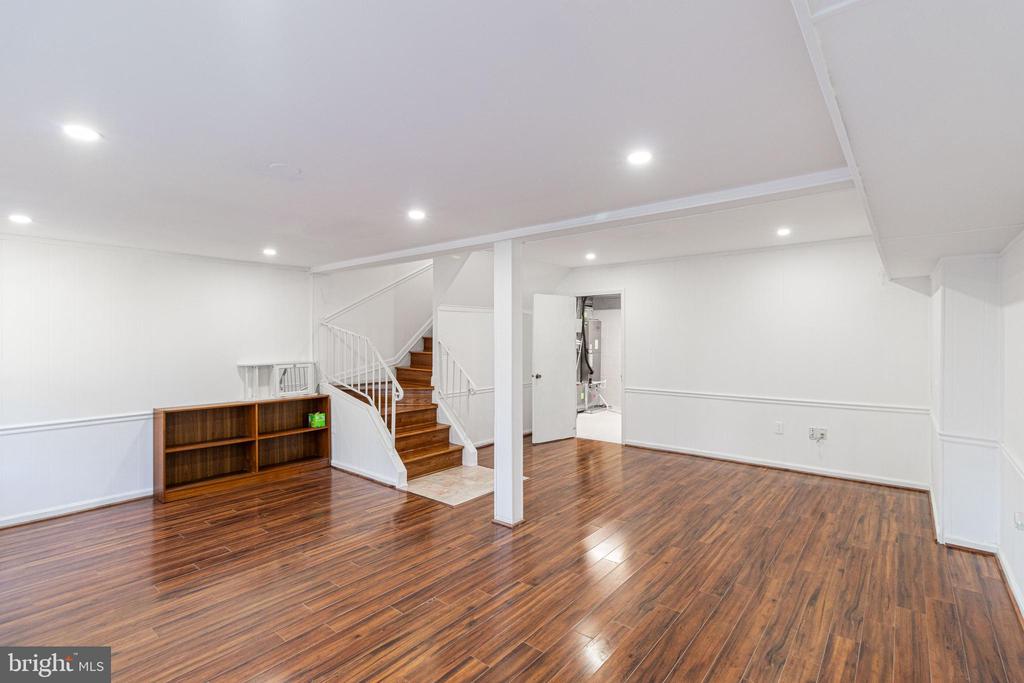 7422 RHONDDA DRIVE