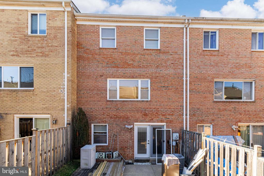 7422 RHONDDA DRIVE