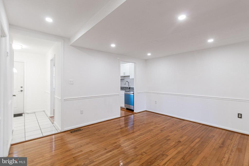 7422 RHONDDA DRIVE