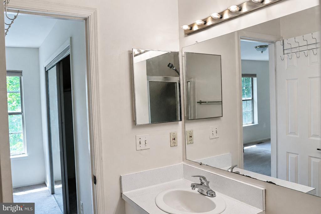 2723 MANORHAVEN COURT