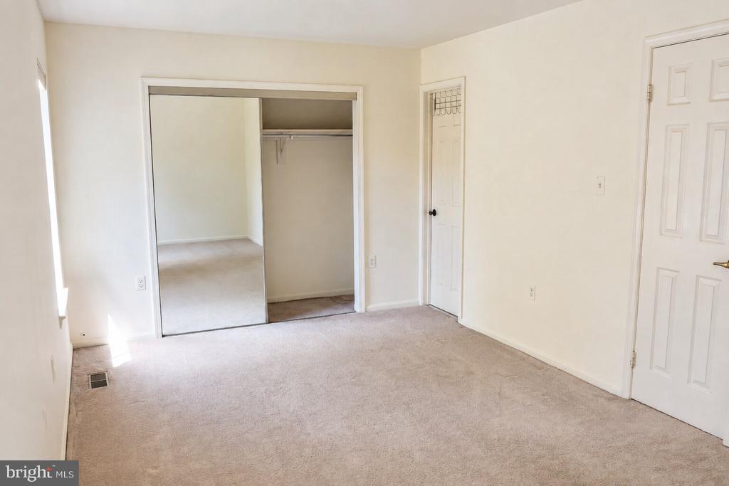 2723 MANORHAVEN COURT