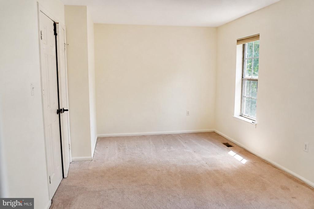 2723 MANORHAVEN COURT