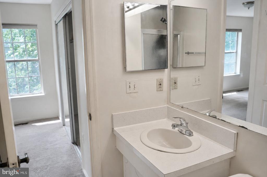 2723 MANORHAVEN COURT