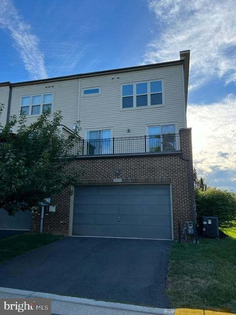 22806 BREEZY HOLLOW DRIVE