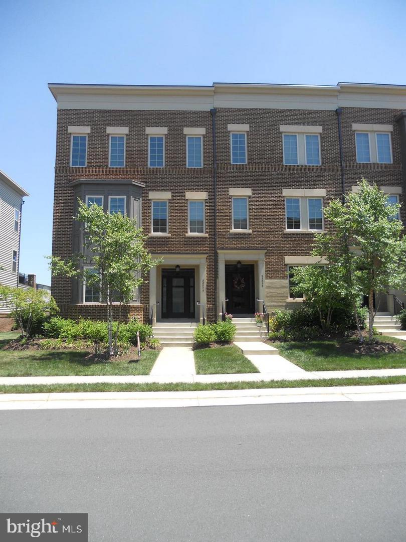 22806 BREEZY HOLLOW DRIVE