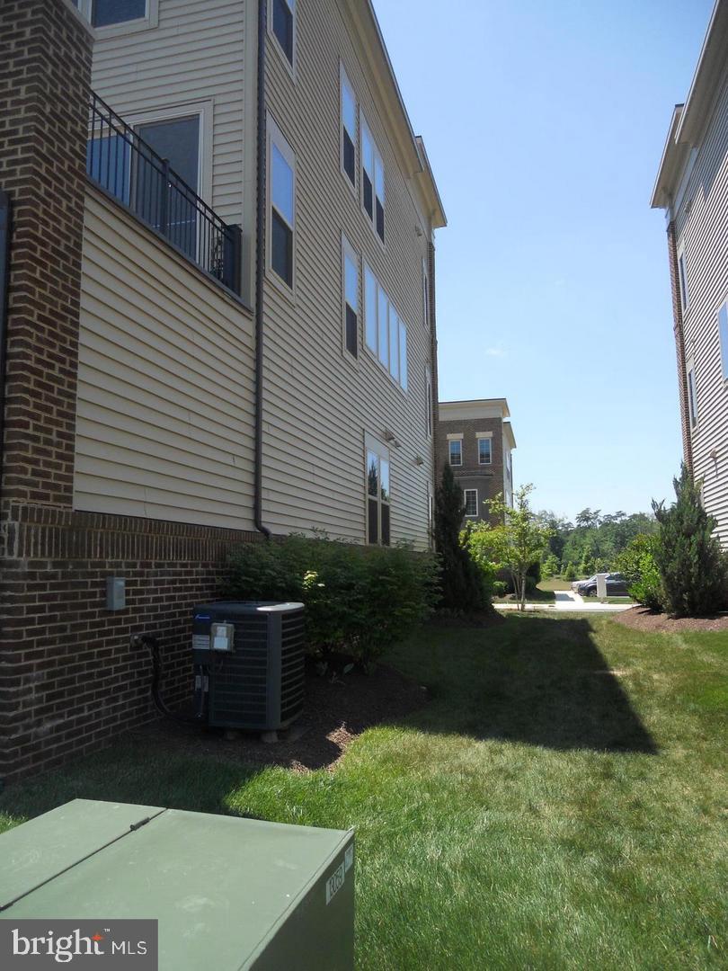 22806 BREEZY HOLLOW DRIVE