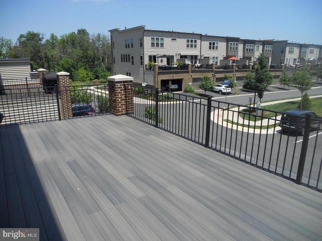 22806 BREEZY HOLLOW DRIVE