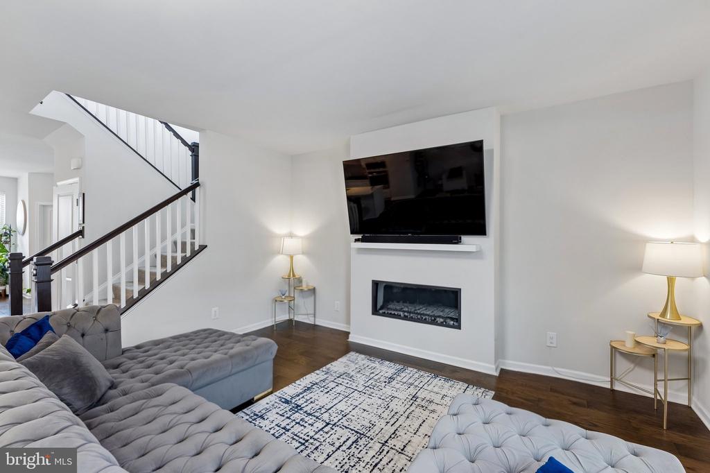 9300 BARNES LOOP