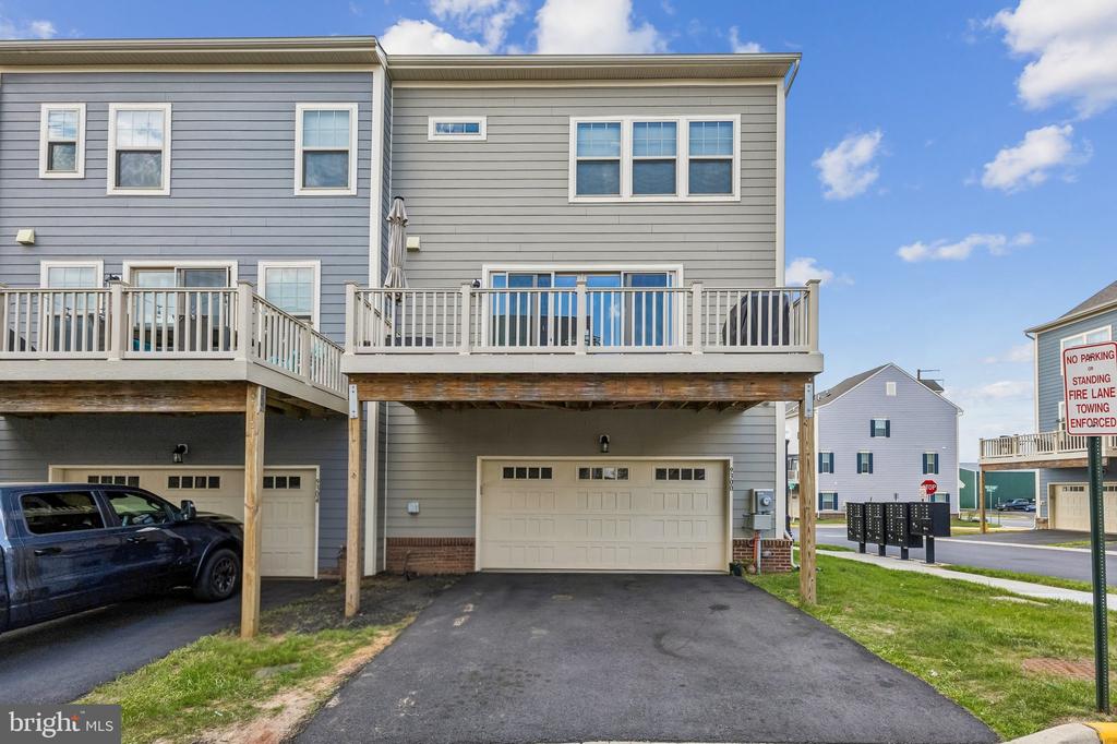 9300 BARNES LOOP