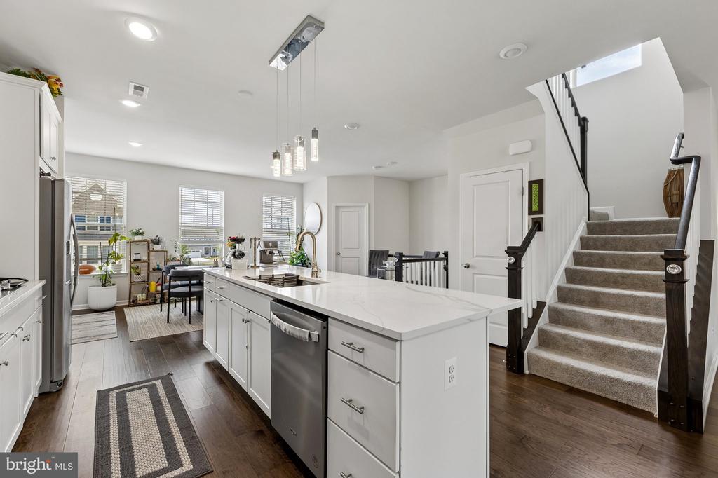 9300 BARNES LOOP