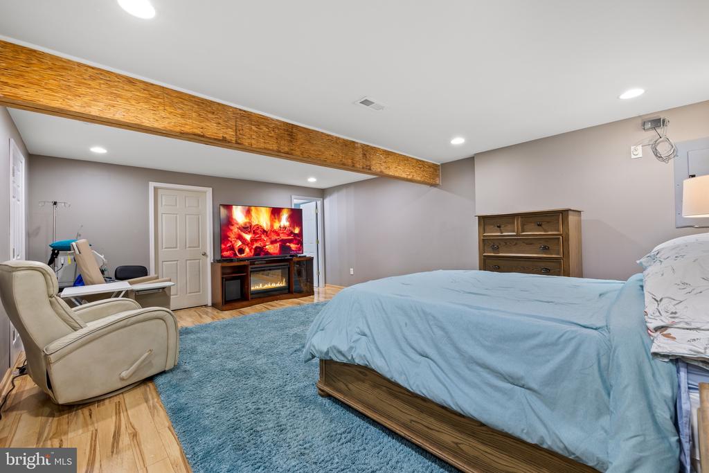 14905 Feeder Ln