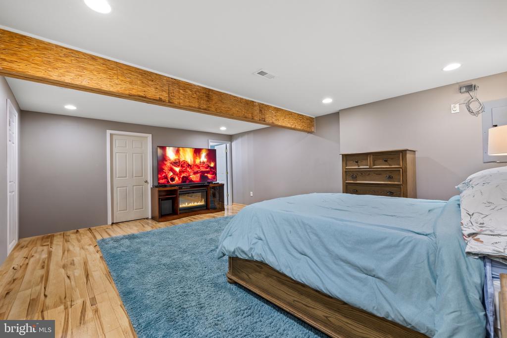 14905 Feeder Ln