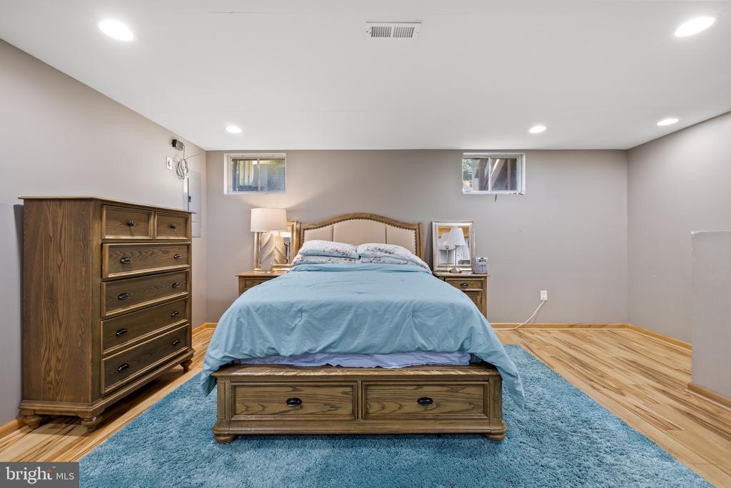 14905 Feeder Ln