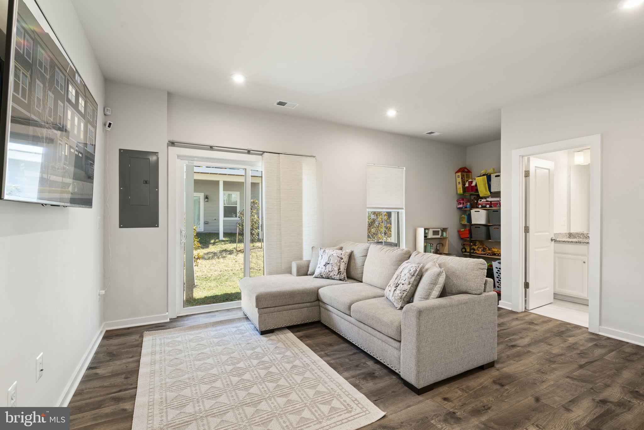 1697 BEECH LEAF STREET