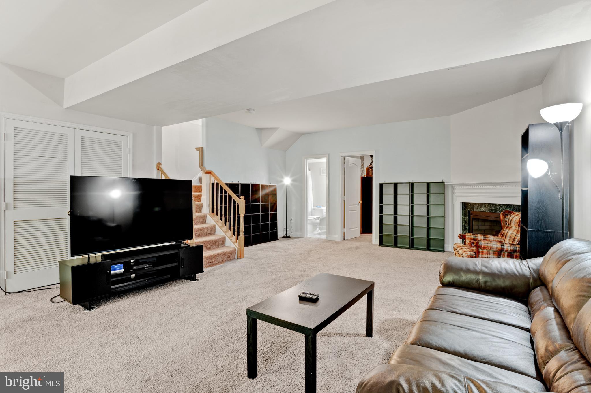 2500 BLUE POOL DRIVE