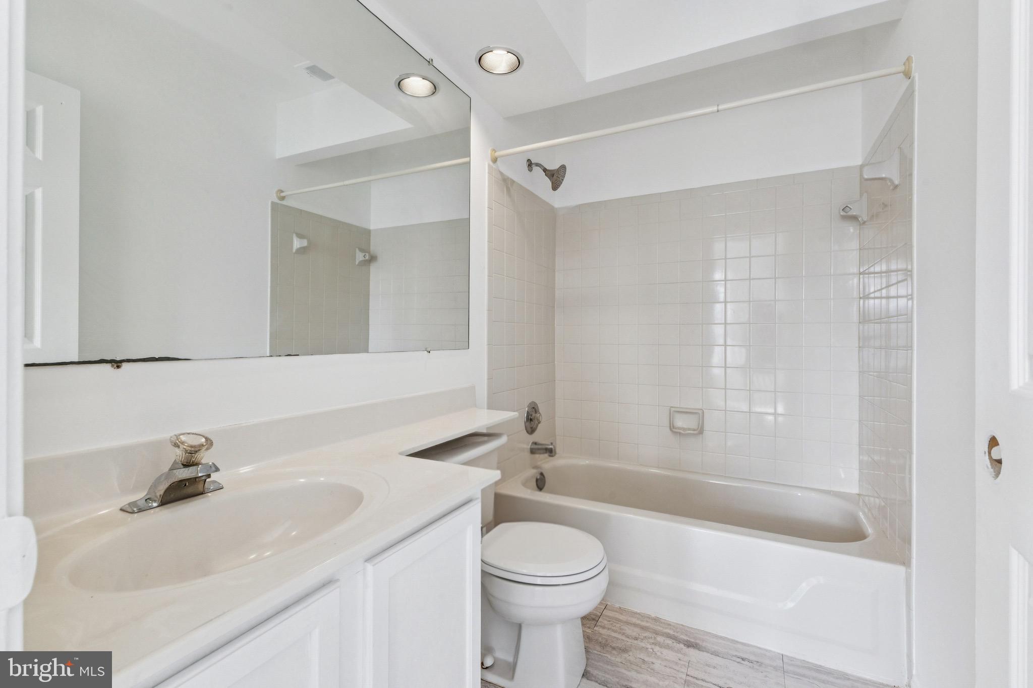 1925 INGLEBROOK DRIVE