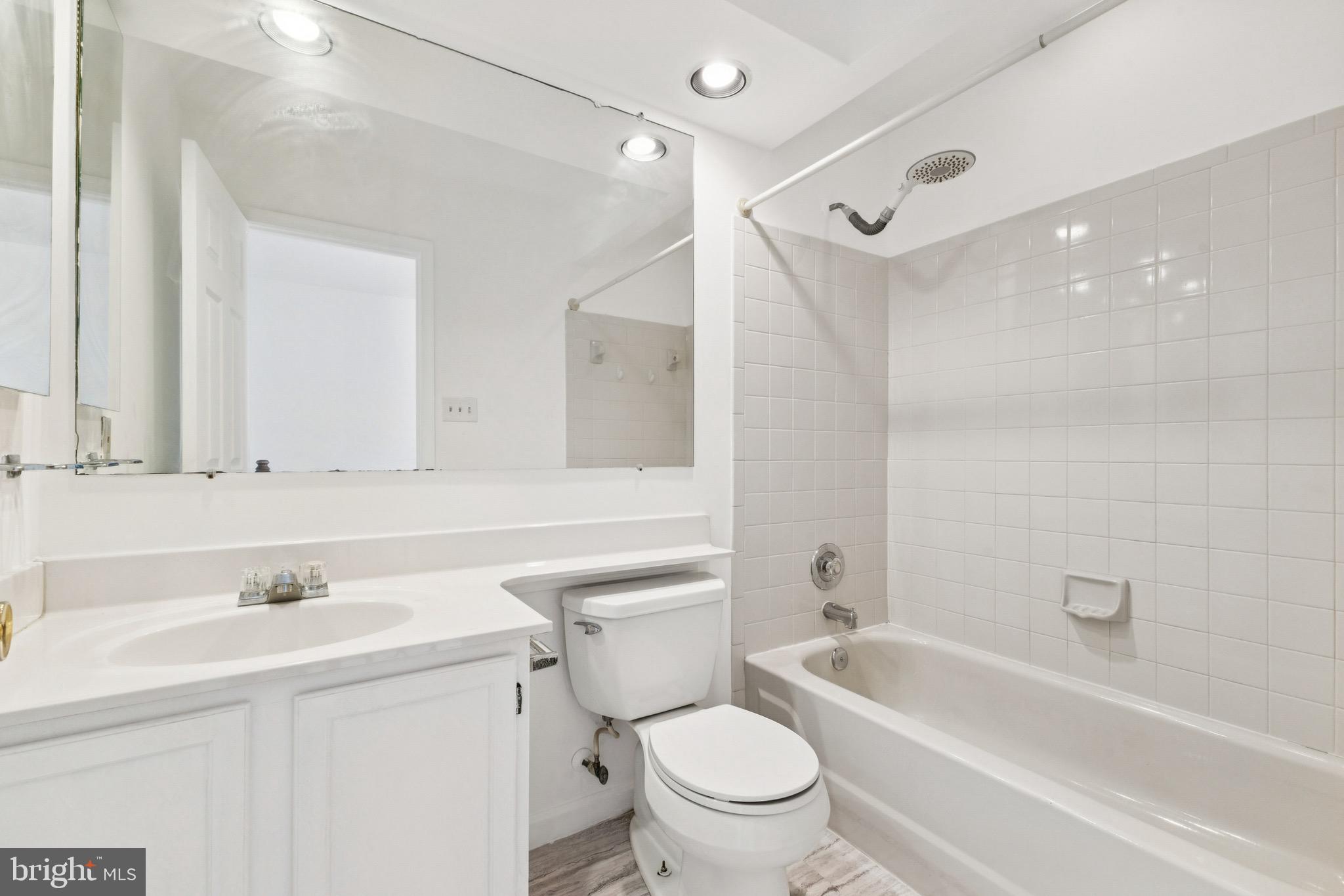 1925 INGLEBROOK DRIVE