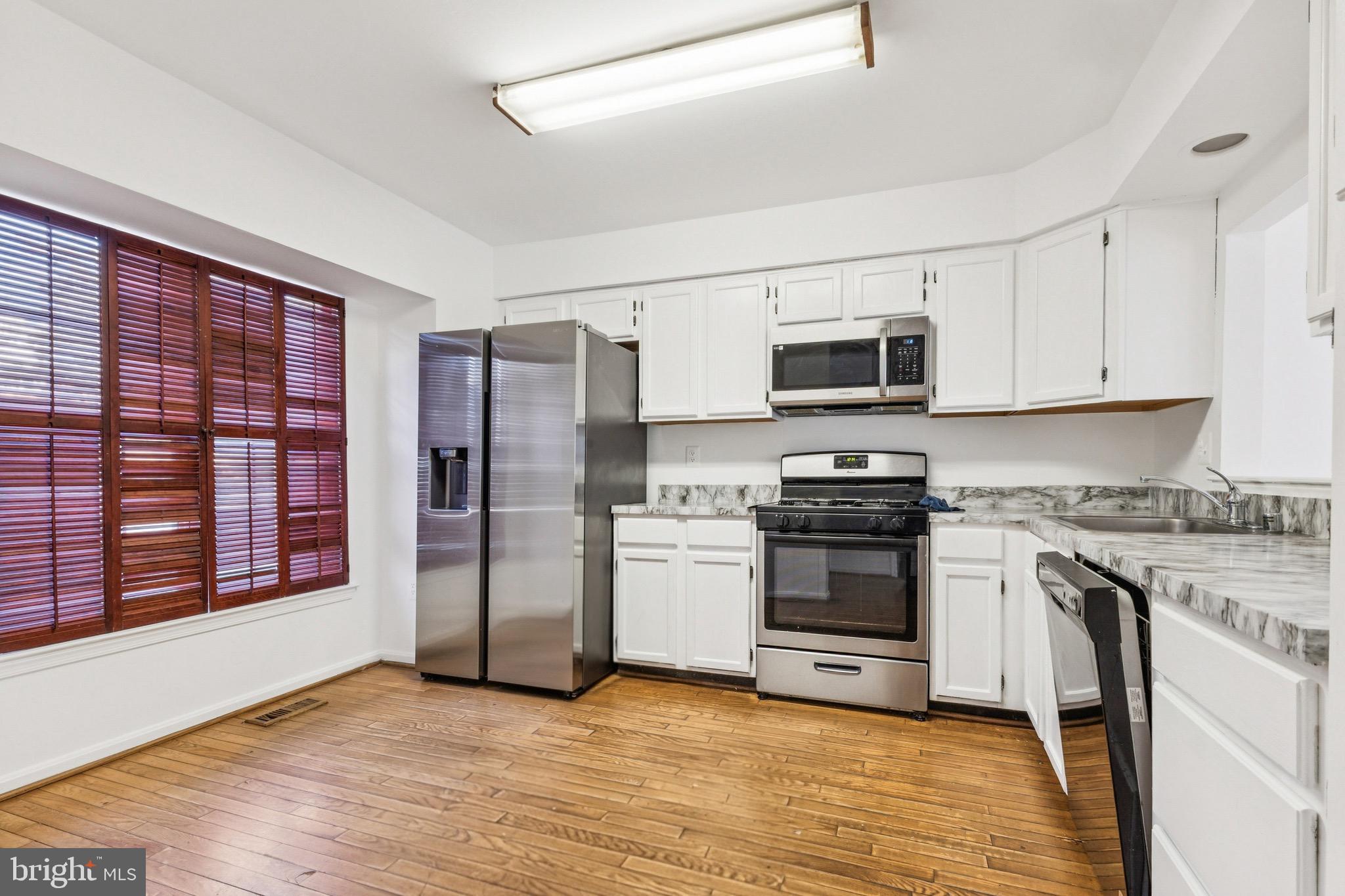 1925 INGLEBROOK DRIVE