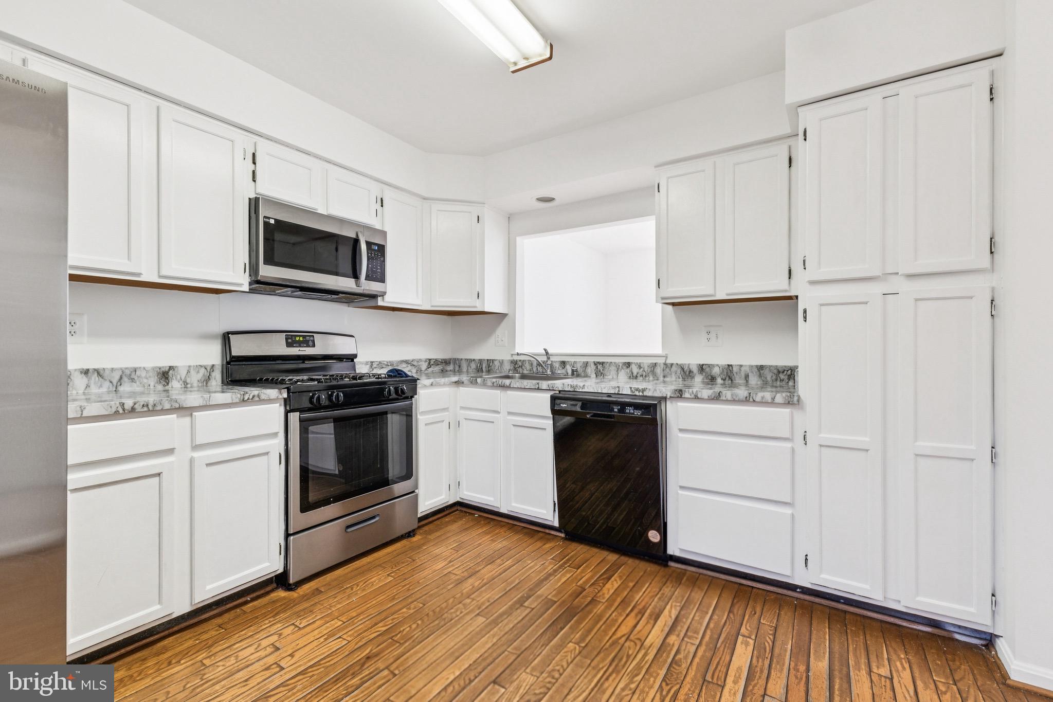 1925 INGLEBROOK DRIVE