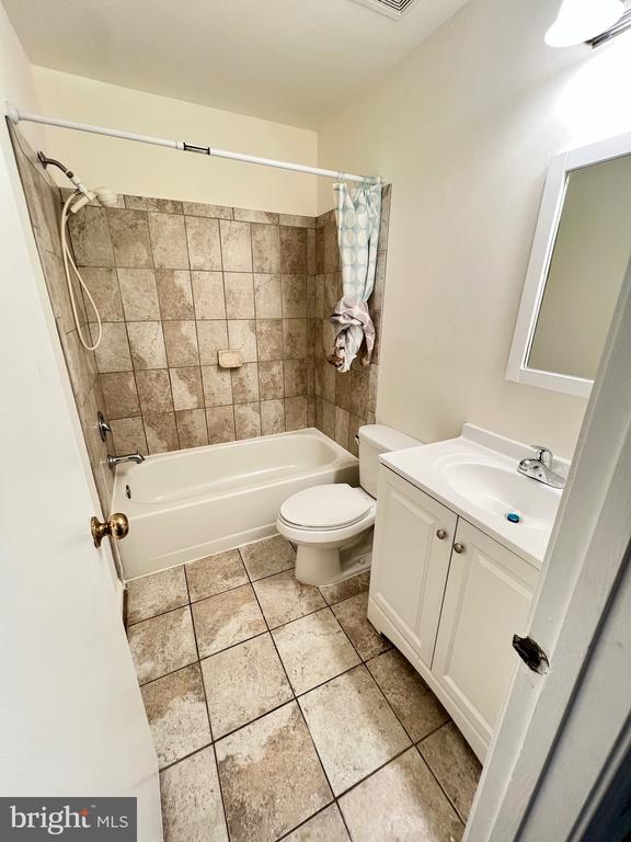 4504 BLUE JAY COURT
