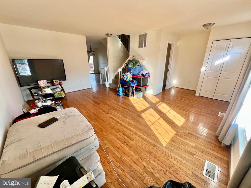 4504 BLUE JAY COURT