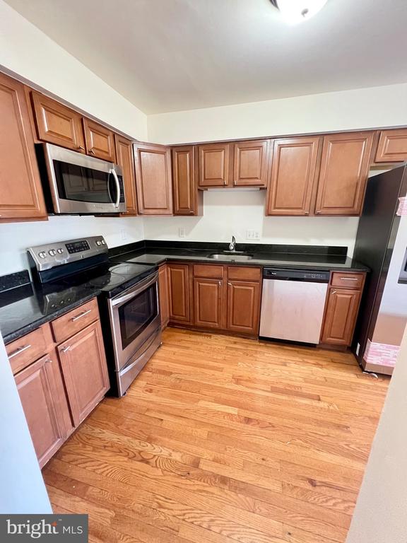 4504 BLUE JAY COURT