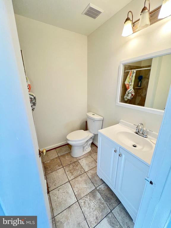 4504 BLUE JAY COURT