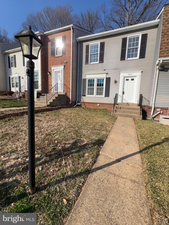 4504 BLUE JAY COURT