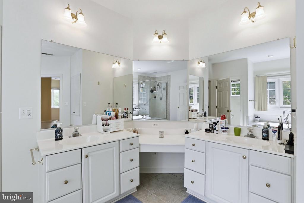 7858 MEADOWGATE DRIVE