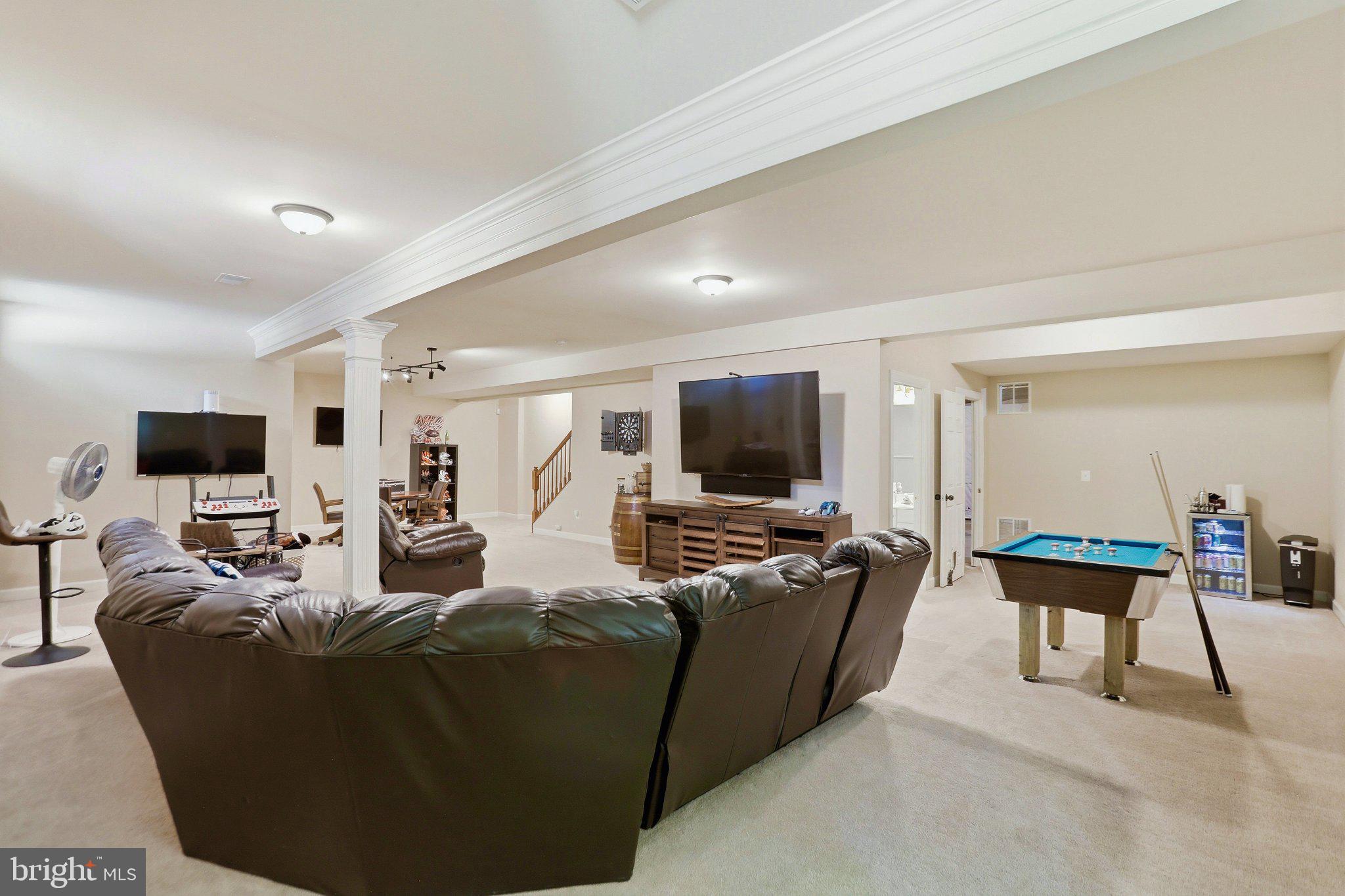 7858 MEADOWGATE DRIVE