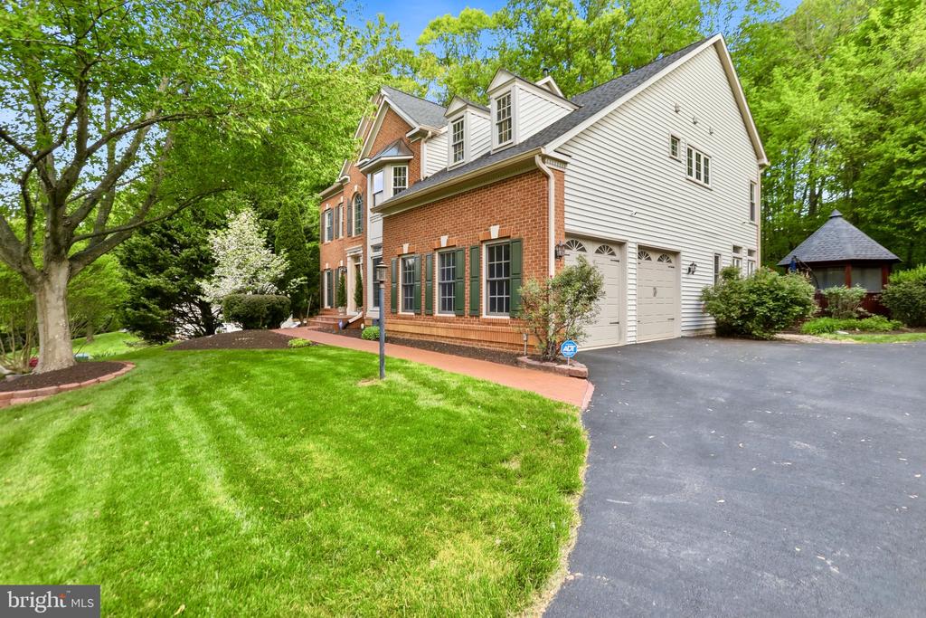 7858 MEADOWGATE DRIVE