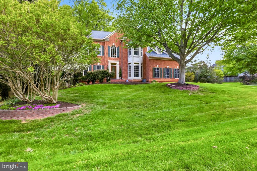 7858 MEADOWGATE DRIVE