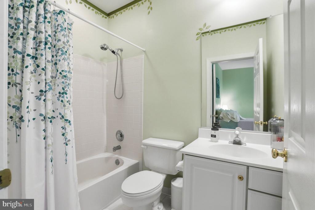 7858 MEADOWGATE DRIVE
