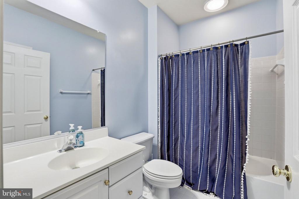 7858 MEADOWGATE DRIVE