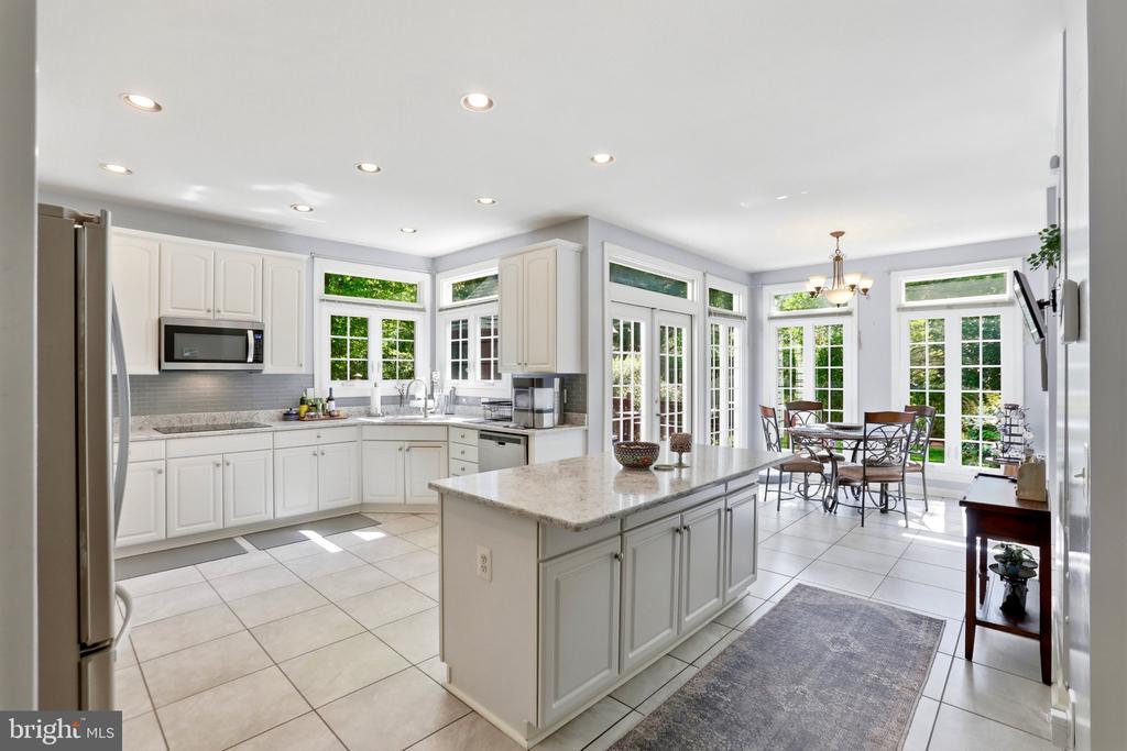 7858 MEADOWGATE DRIVE