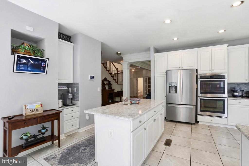 7858 MEADOWGATE DRIVE