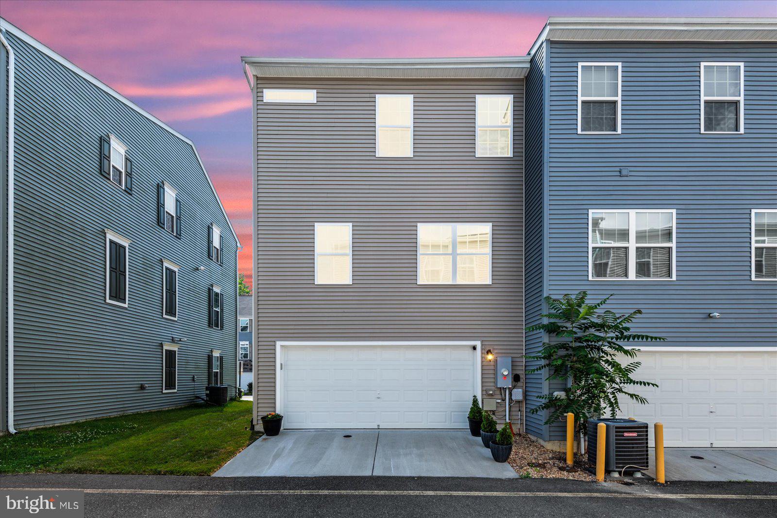 9721 CEDARMASS CIRCLE