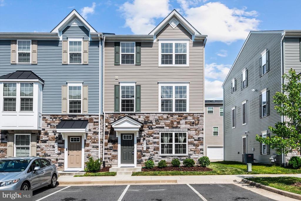 9721 CEDARMASS CIRCLE