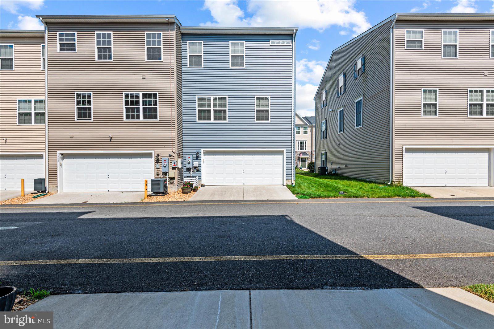 9721 CEDARMASS CIRCLE