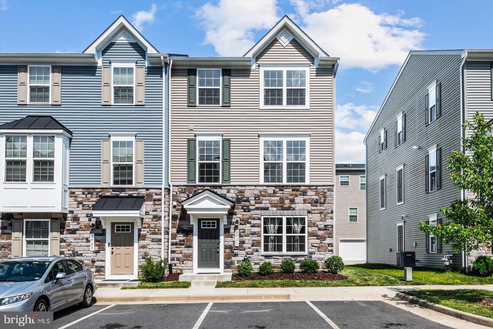 9721 CEDARMASS CIRCLE