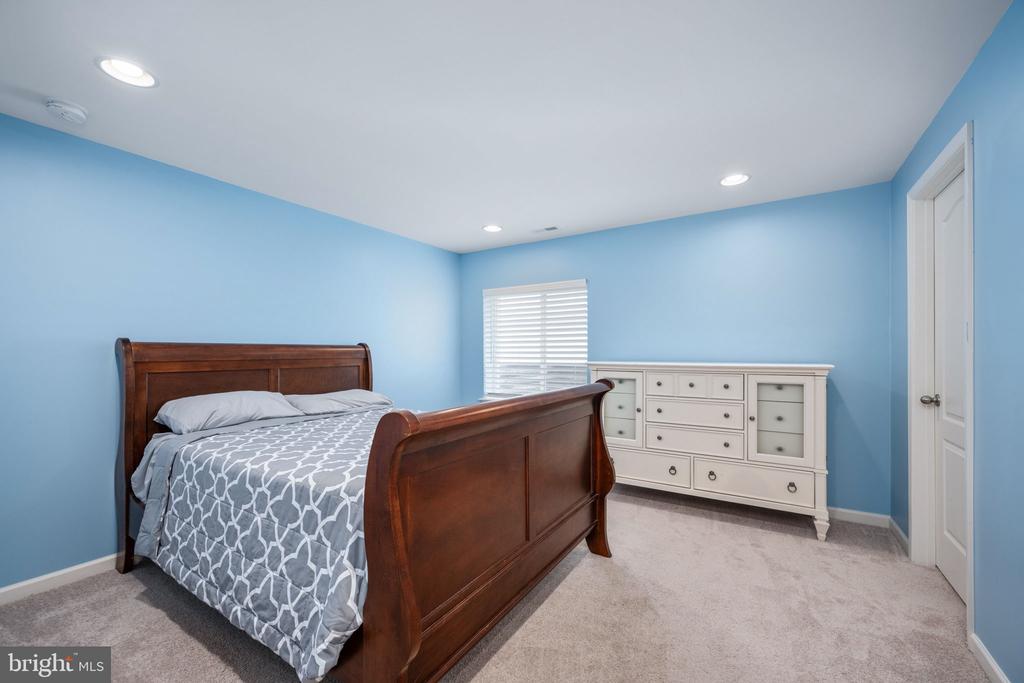 1606 HUDGINS FARM CIRCLE