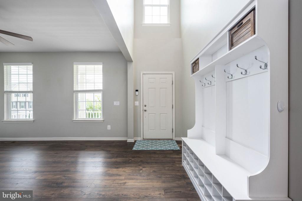 1606 HUDGINS FARM CIRCLE