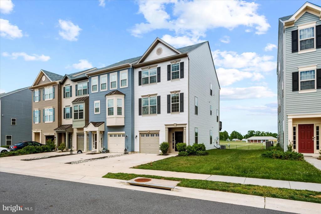 2221 CHAMPIONS WAY